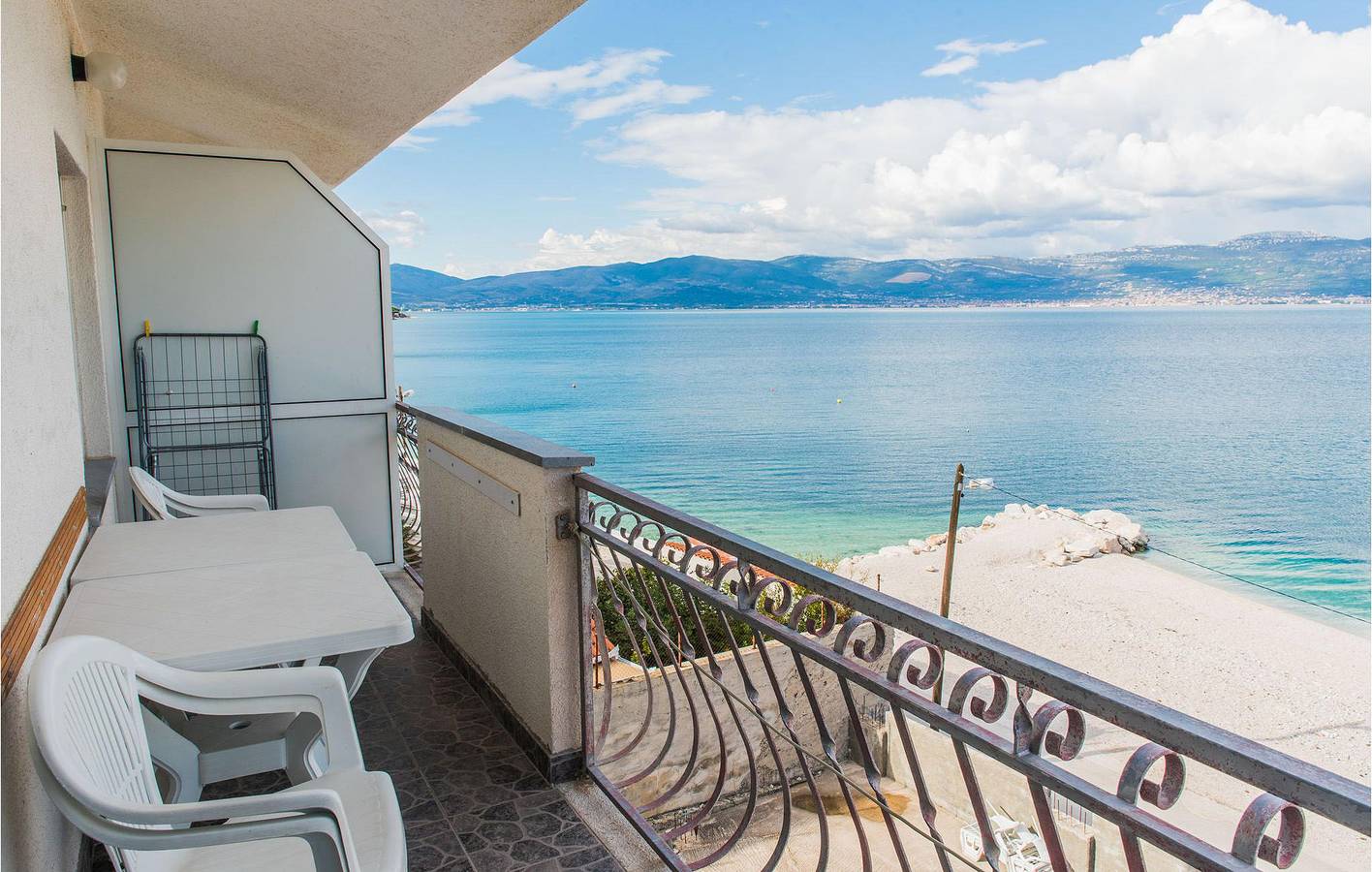 Ganze Ferienwohnung, Gemütliche Ferienwohnung mit Terrasse, WLAN und Parkplatz – 700 m vom Strand entfernt in Slatine, Ciovo