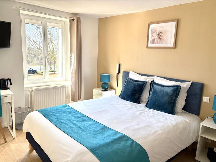 Hôtel pour 2 personnes, avec terrasse et jardin à Jas