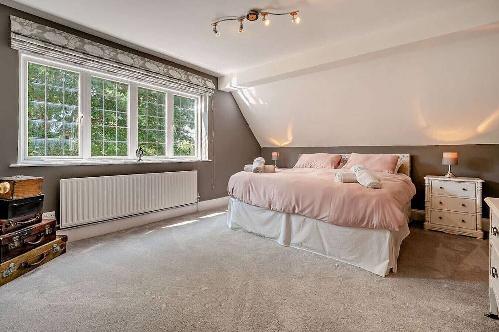 Perfect Booking | Luxury Home With Pool & Gym in Greensands Ridge, Kent