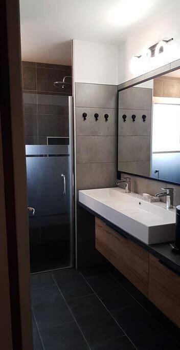 Location de vacances pour 10 personnes, avec terrasse et jardin à Le Teich - 3