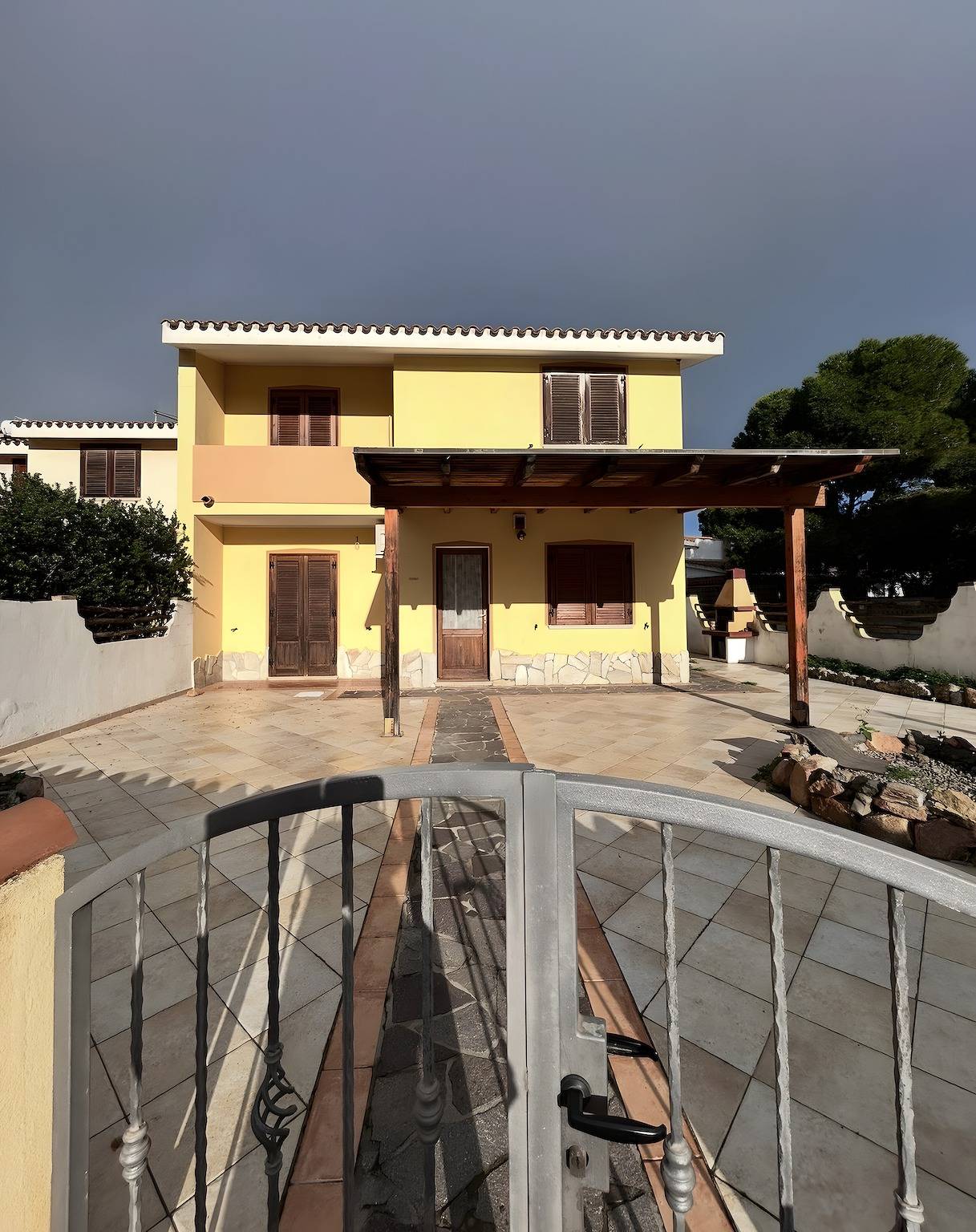 Apartamento entero, Villetta 'Rocco' con terraza privada, jardín privado y aire acondicionado in Playa de Porto Pino, Porto Pino