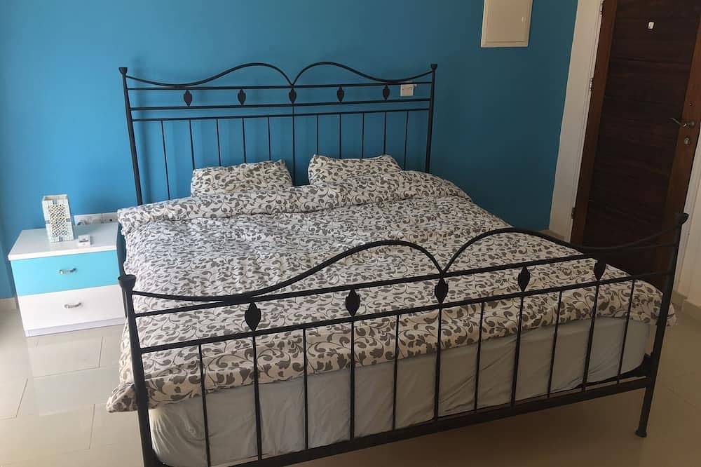 Ganze Wohnung, Penthouse Studio mit Meerblick nahe Flughafen in Larnaca Bezirk