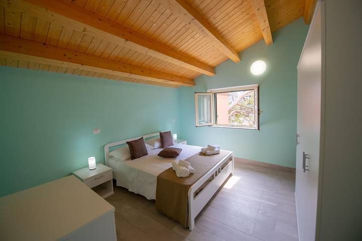 Appartamento intero, Vista Panoramica sulle isole Eolie con Piscina, palestra e WiFi - Apt Panarea in Patti, Provincia di Messina