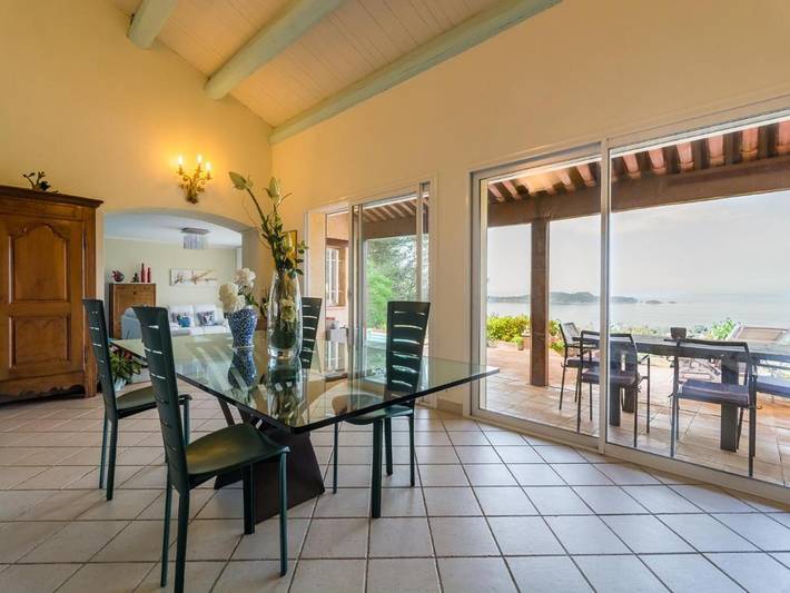 Villa pour 8 personnes, avec piscine ainsi que jardin et terrasse à Hyeres - 4