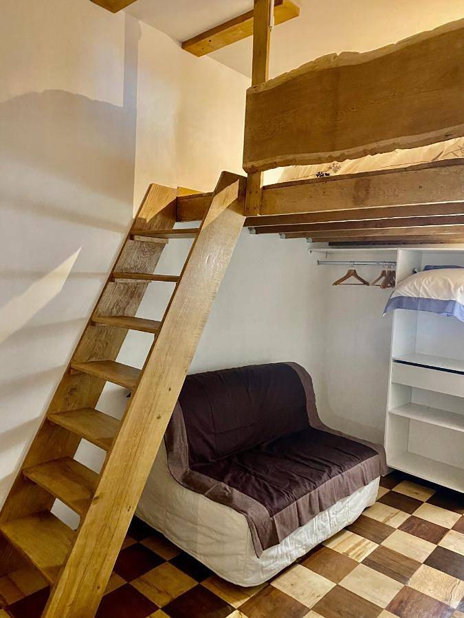 Appartement entier, Three-Bedroom Apartment in Marseille, Région de Marseille