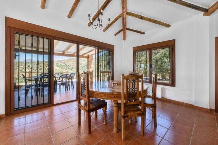 Casa rural para 6 personas, con terraza y jardín además de vistas y piscina en Canillas de Aceituno - 4