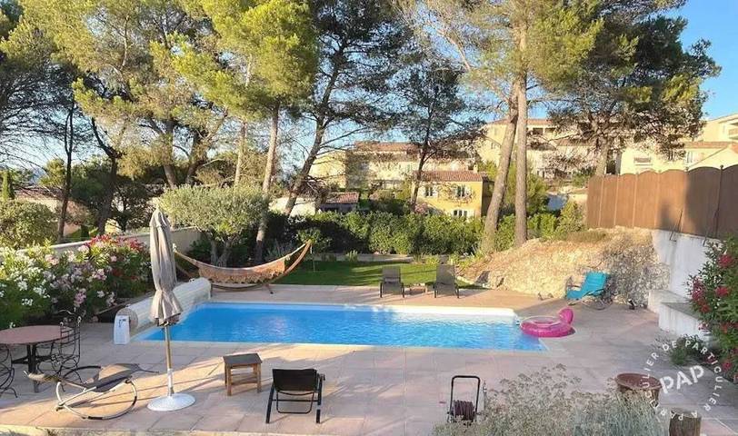 Location de vacances pour 8 personnes, avec terrasse et piscine à Mallemort