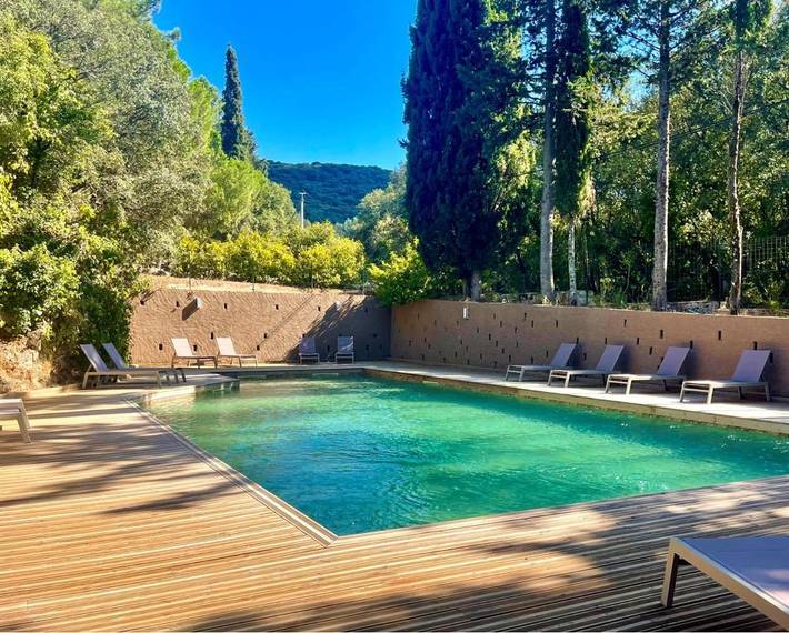 Camping pour 5 personnes, avec jardin et piscine