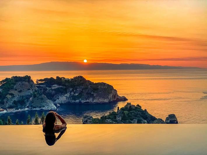 Appart’hôtel pour 4 personnes, avec Balcon et Jacuzzi ainsi que Terrasse et Jardin à Taormina