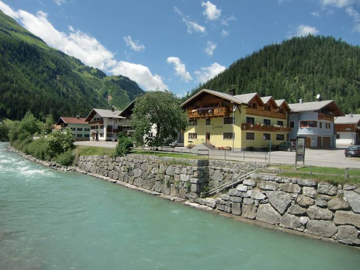 Hütte für 2 Personen, mit Balkon und Garten sowie Ausblick im Lechtal