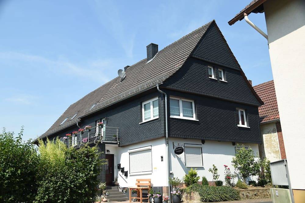 Ganze Wohnung, Ferienwohnung - Ferienwohnung Im alten Pfarrhaus in Bad Zwesten, Schwalm-Eder-Kreis