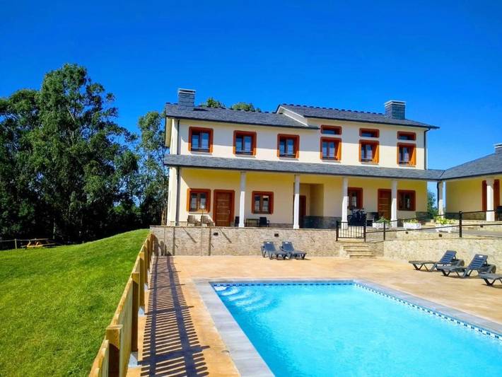 Apartamento para 4 personas, con Terraza y Jardín además de Piscina y Vistas en Tapia de Casariego