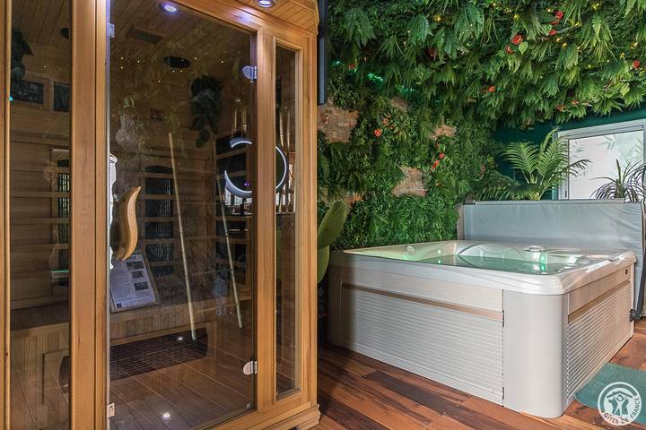 Gîte pour 2 personnes, avec Jacuzzi et Terrasse ainsi que Jardin et Sauna