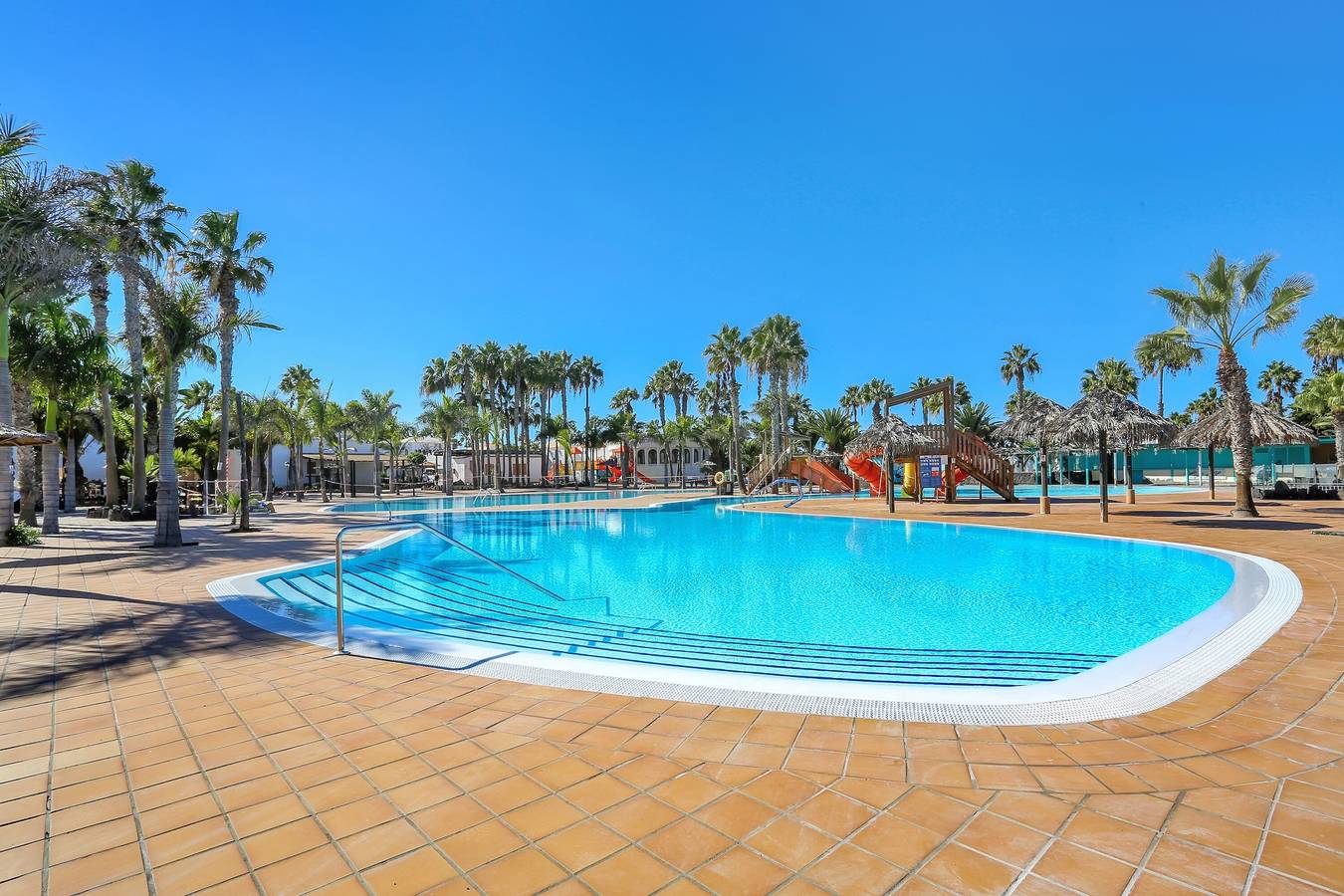 Ganze Wohnung, Ferienwohnung 'Alvates' mit Gemeinschaftspool, Wlan und Klimaanlage in Corralejo, La Oliva