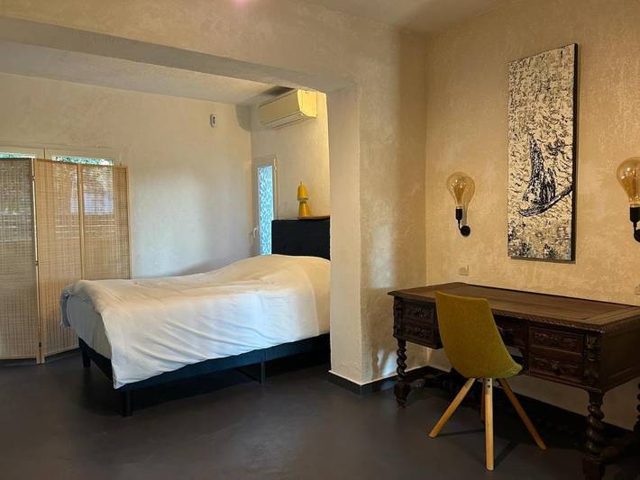 Location de vacances pour 2 personnes, avec Terrasse et Jardin ainsi que Piscine et Vue à Le Cannet-des-Maures - 2