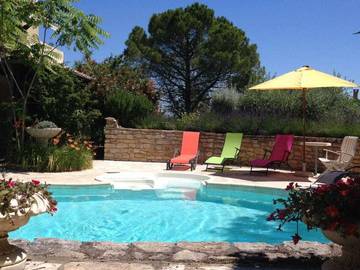 Gîte pour 5 personnes, avec piscine et jardin, animaux acceptés à Saint-Julien-de-Peyrolas