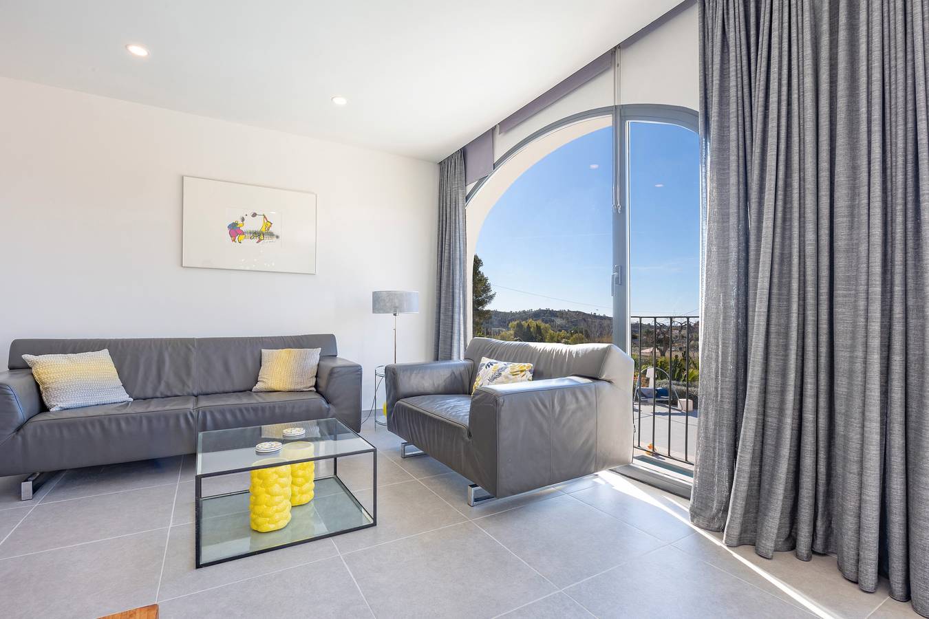 Apartamento entero, Apartamento 'Villa Hoy Limón' con vistas a la montaña, Wi-Fi y aire acondicionado in Aguas de Busot, Costa Blanca
