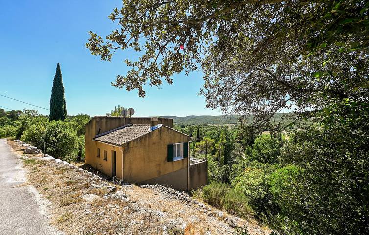 Gîte pour 6 personnes, avec jardin et terrasse, animaux acceptés à Saint-André-de-Roquepertuis