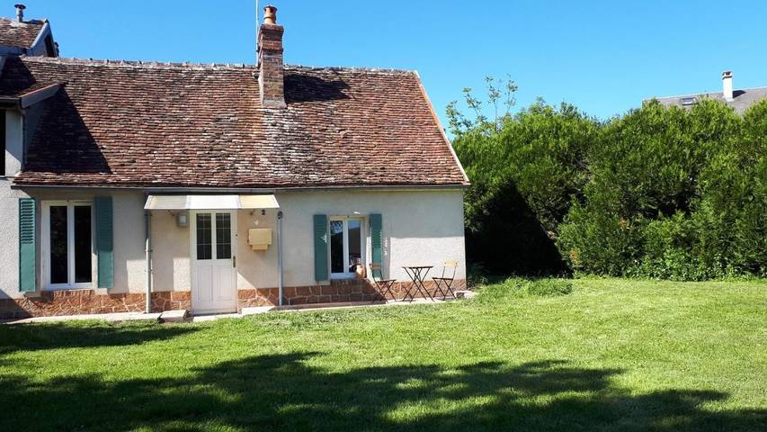 Gîte pour 4 personnes, avec vue et jardin à Saint-Amand-en-Puisaye