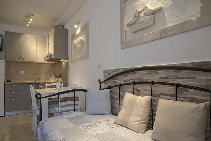 Ferienwohnung für 4 Personen, mit Terrasse in Krvavica