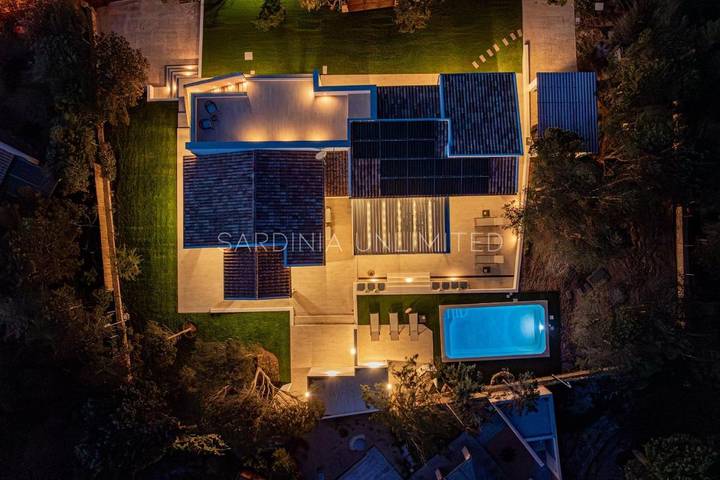 Casa vacanza per 8 persone, con piscina e panorama nonché giardino, con animali domestici a Rena Majore