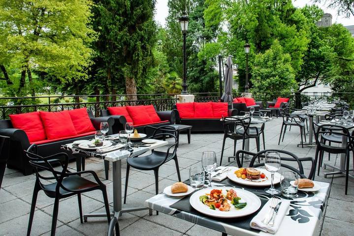 Hôtel pour 2 personnes, avec jacuzzi ainsi que jardin et sauna dans Grotte de Massabielle - 3