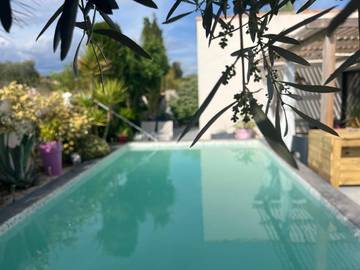 Cottage pour 2 personnes, avec vue et terrasse ainsi que piscine et jardin à Pinet (homonymie)