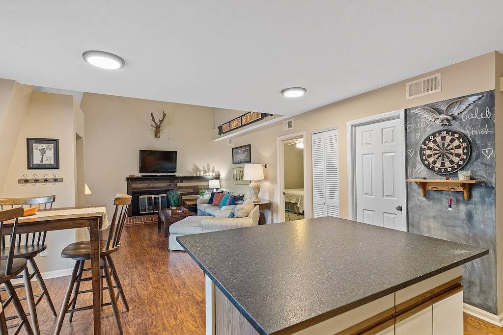 0.2 Miles to Downtown Auburn! Pet friendly Au Townhome Sleeps 10! in Auburn (AL), Alabama