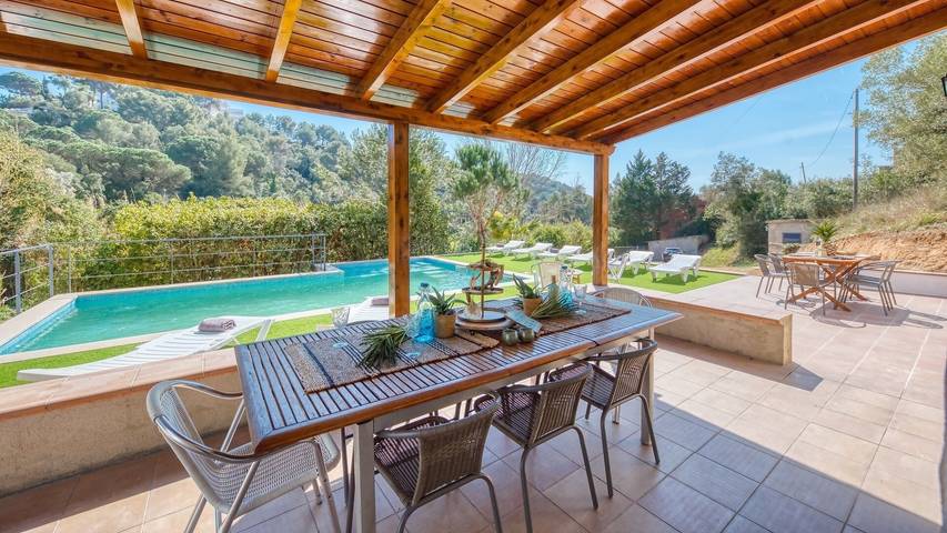 Finca für 21 Personen, mit Balkon und Garten in Lloret de Mar
