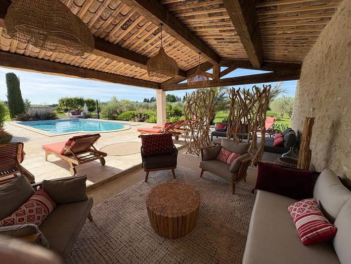 Location de vacances pour 4 personnes, avec jardin et vue ainsi que piscine et vue sur le lac à Maillane - 2