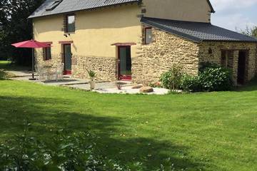 Gîte pour 4 personnes, avec jardin à Epiniac