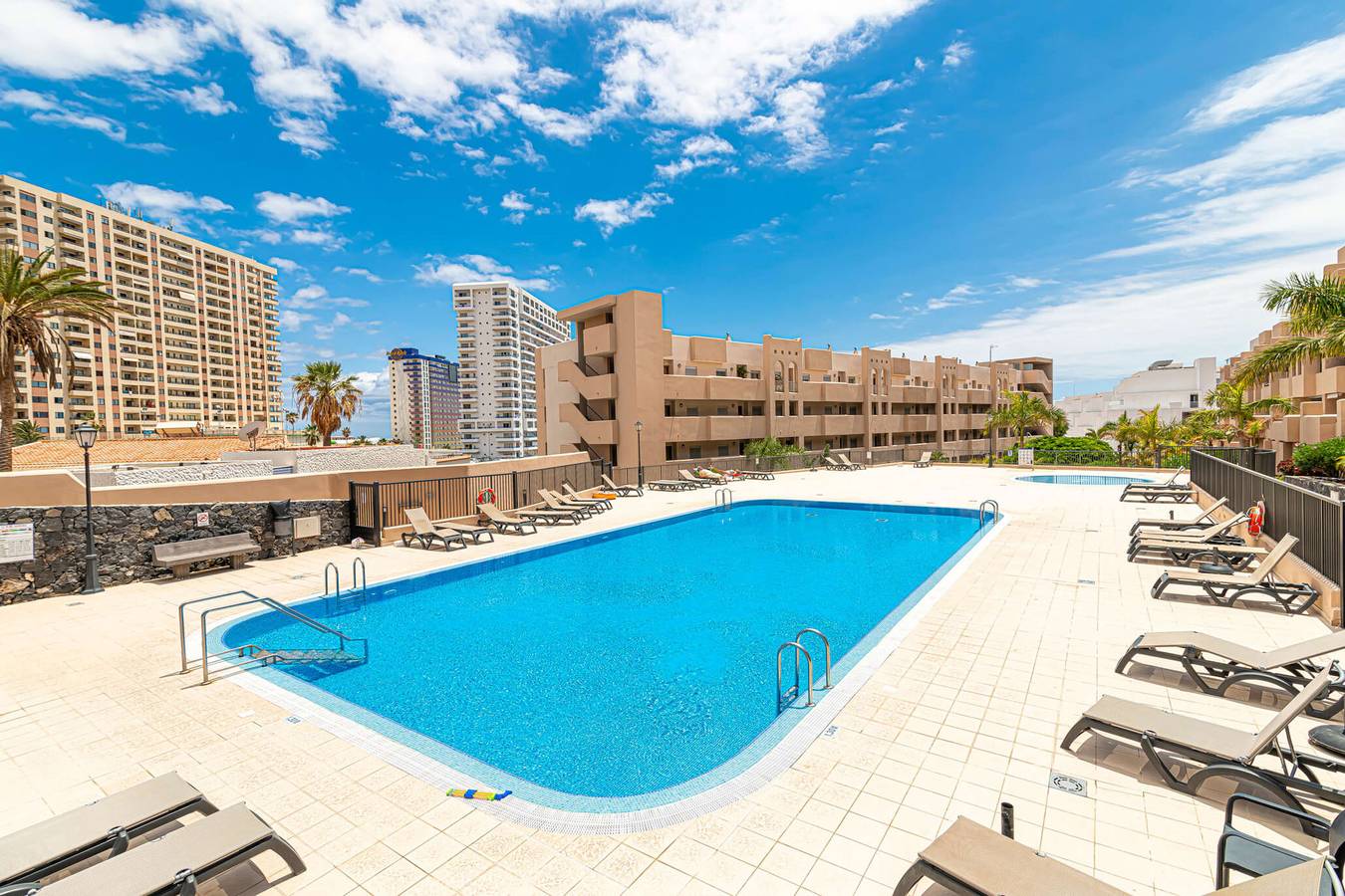 Entire apartment, Go2Tenerife Apart'Madera Terrace, Swimming pool & Parking in Playa Paraíso, Adeje