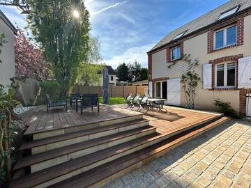 Gîte pour 8 personnes, avec jardin et terrasse à Lèves