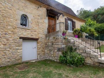 Gîte pour 4 personnes, avec jardin à Tourtoirac