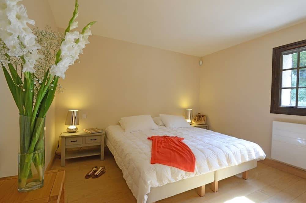 Proche de Nice villa typique en pierres de Vence au calme et spacieuse in Cagnes-sur-Mer, Région de Cannes