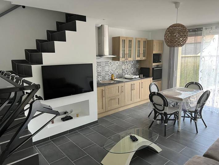 Maison d’hôte pour 5 personnes, avec Jacuzzi et Terrasse ainsi que Jardin et Vue à Thésée