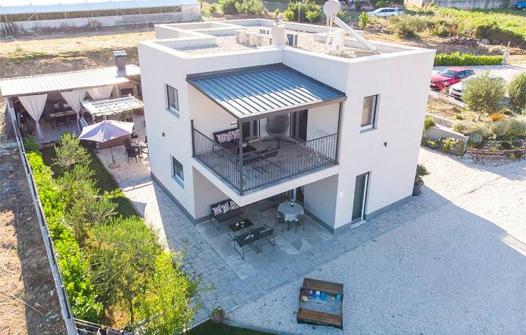 Ganze Ferienwohnung, Gemütliche 2-Zimmer-Wohnung mit Terrasse, 500 m vom Strand entfernt in Grljevac (Podstrana), Podstrana