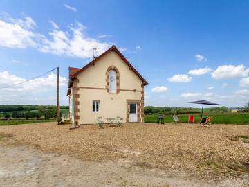 Gîte pour 4 personnes, avec jardin dans Charrin