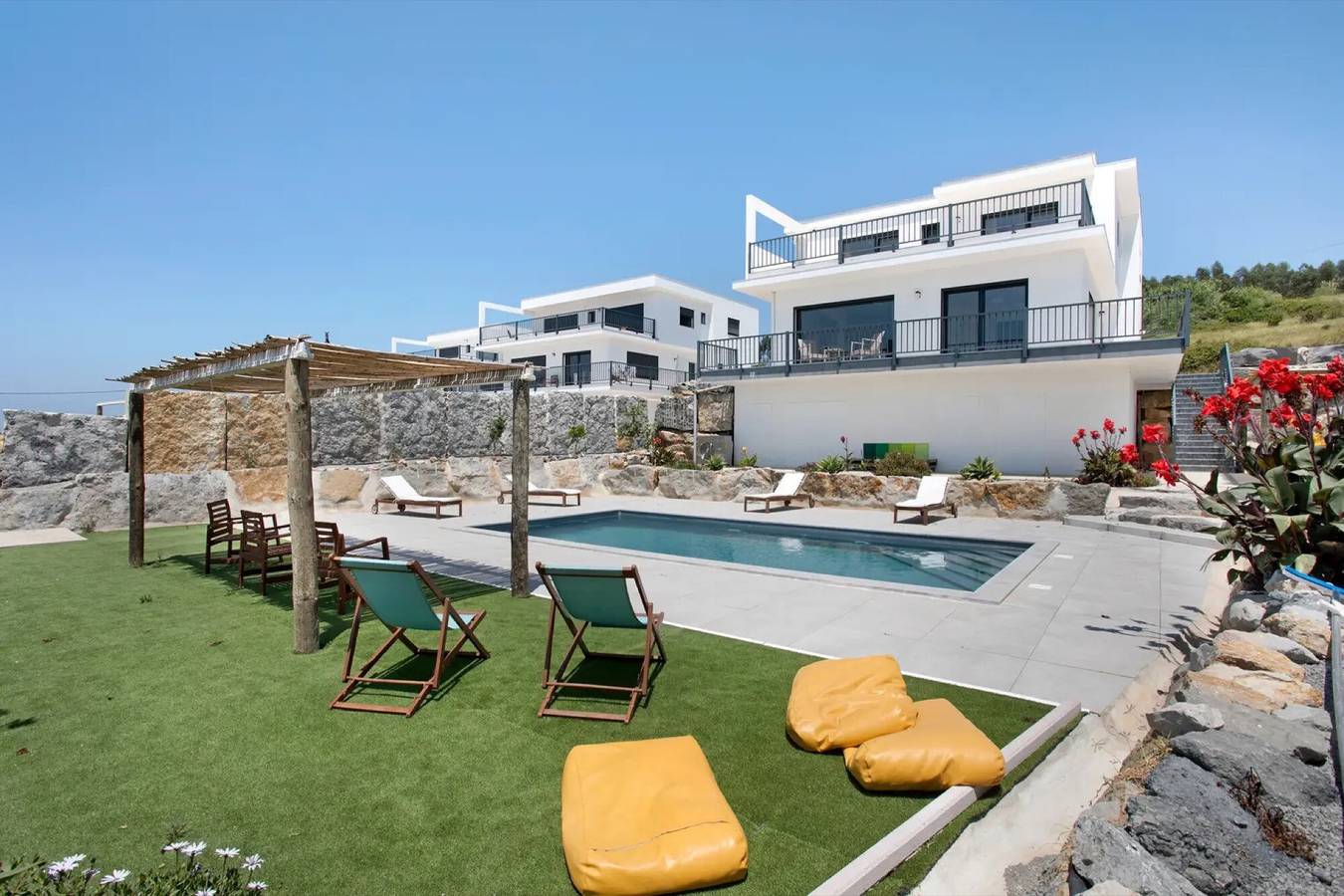 Villa 'Peace House Lourinhã' met Uitzicht op de Bergen, Privézwembad en Wi-Fi in Lourinhã, Lissabon District