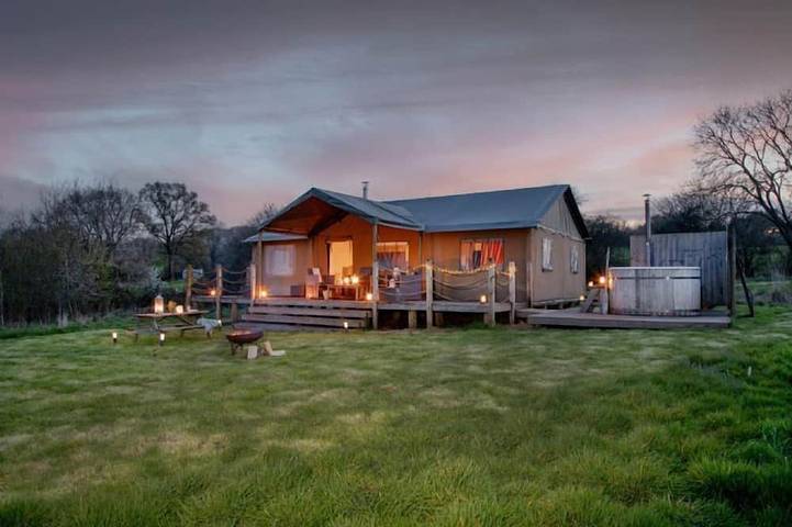 Log cabin for 6 people, with hot tub in Somerset