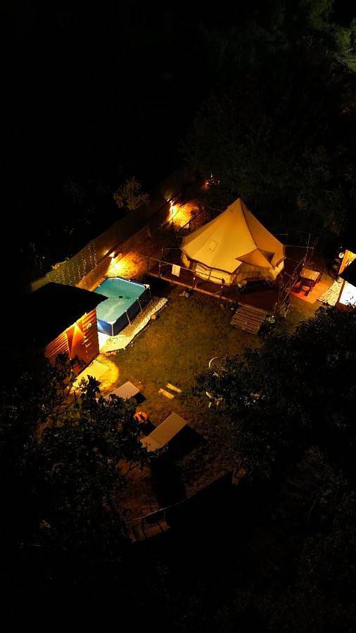 Gîte pour 4 personnes, avec jardin et vue ainsi que balcon et piscine dans Bar - 2