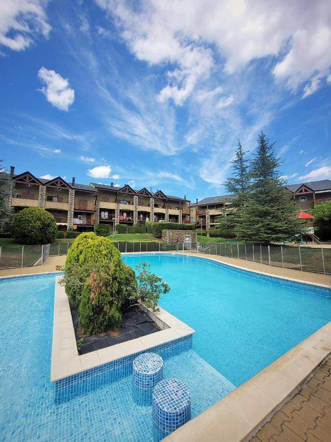 Appartement de vacances pour 8 personnes, avec Terrasse et Jardin ainsi que Piscine et Vue