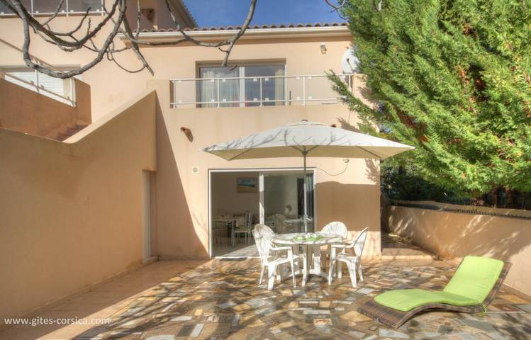Gîte pour 2 personnes, avec Terrasse ainsi que Jardin et Vue dans Plage de Tiuccia - 2
