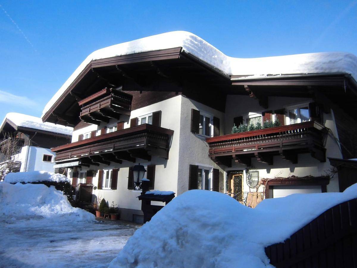 Geheel appartement, Two-Bedroom Apartment with Balcony in Viehhofen, Pinzgau