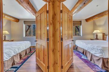 Log Cabin for 8 Guests in Mountain Village, Telluride Ski Resort, Picture 2