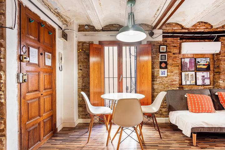 Gehele studio, Studio Appartement 'Loft 1º met Dakterras' met Wi-Fi en Airconditioning in Valencia City Centre, Valencia