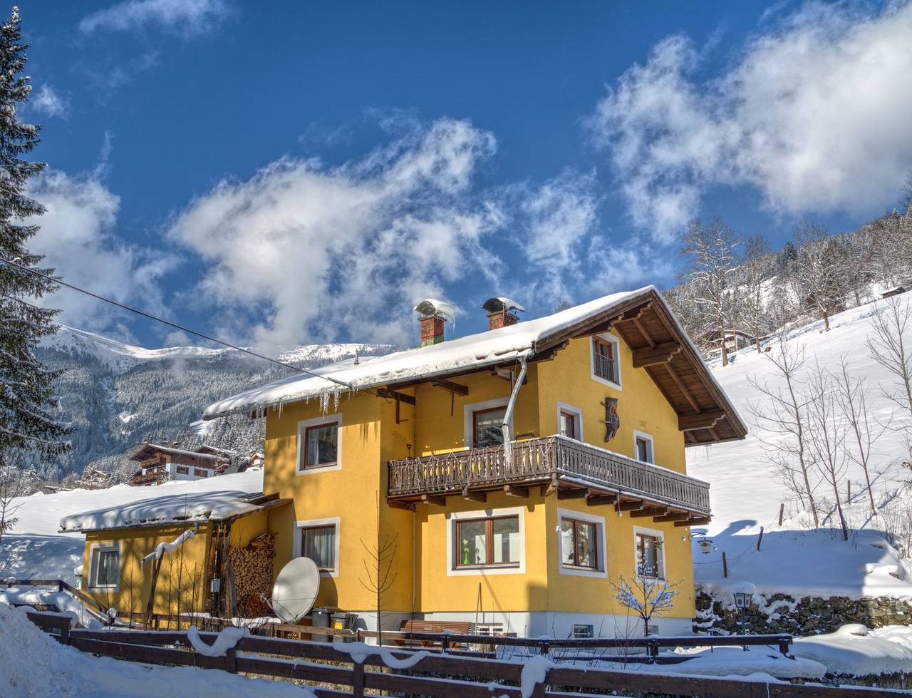 Entire apartment, Budget Chalet Alpine - Apartment A in Zell am See (City), Zell am See