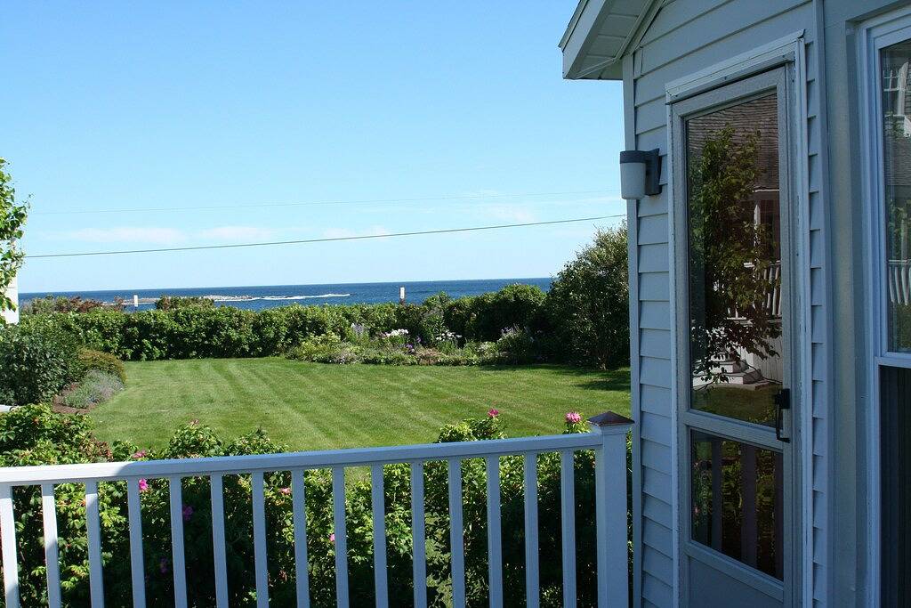 Charmantes Ferienhaus mit Meerblick in Biddeford Pool. 200 Yards bis 2 Mile Beach in Biddeford, York County
