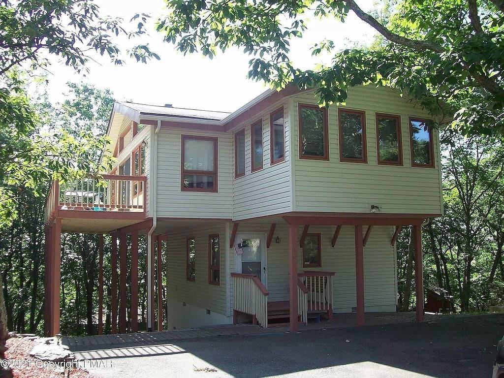 Good Vibes Chalet With Private Hot Tub & Sauna in Saw Creek Private Community in Saw Creek, Monroe County (PA)