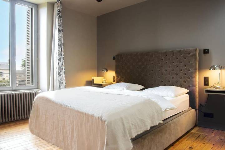 Location de vacances pour 14 personnes, avec terrasse ainsi que sauna et jardin à Vendeuvre-du-Poitou - 4
